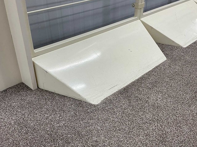 Wandstelling met tapijt samples - afbeelding 5 van  6