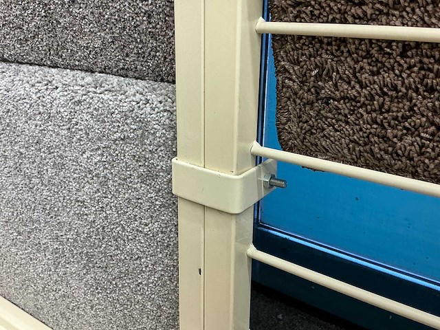 Wandstelling met tapijt samples - afbeelding 4 van  6