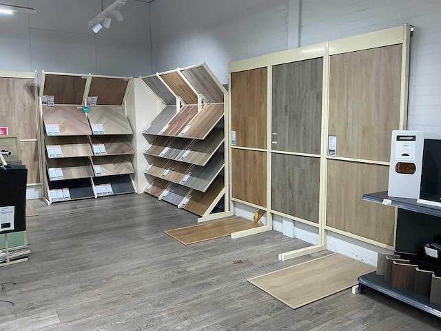 Wandstelling - afbeelding 1 van  10