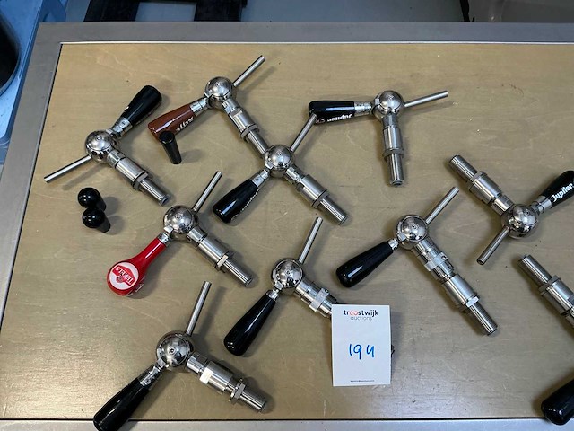 Wandtap (10x) inclusief rvs wandmontage koppeling - afbeelding 1 van  4