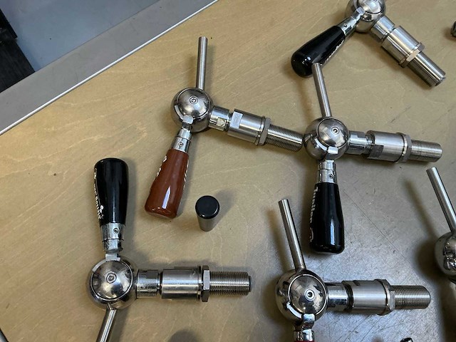 Wandtap (10x) inclusief rvs wandmontage koppeling - afbeelding 2 van  4