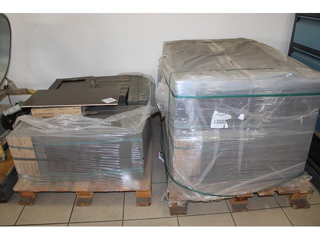 Wandtegel 30x60 cm met kleur sagrestano anthracite. 69 m2 op 2 pallets. - afbeelding 2 van  5