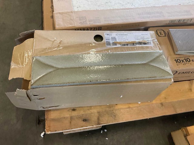 Wandtegel 9x37,5 cm ca. 0,75 m² - afbeelding 1 van  2