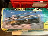 Wandtegel en tegelsnijder - afbeelding 5 van  6