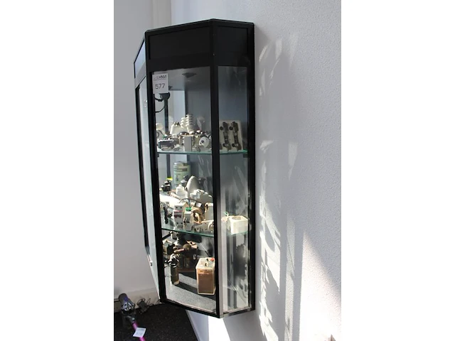 Wandvitrine met klassiek elektra onderdelen en materialen. afmeting 110 x 35 cm. hoogte 110 cm. - afbeelding 2 van  3