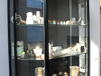 Wandvitrine met klassiek elektra onderdelen en materialen. afmeting 110 x 35 cm. hoogte 110 cm. - afbeelding 3 van  3