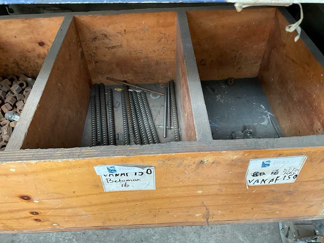 Wapeningstaal en hulponderdelen tbv mallenbouw - afbeelding 11 van  21