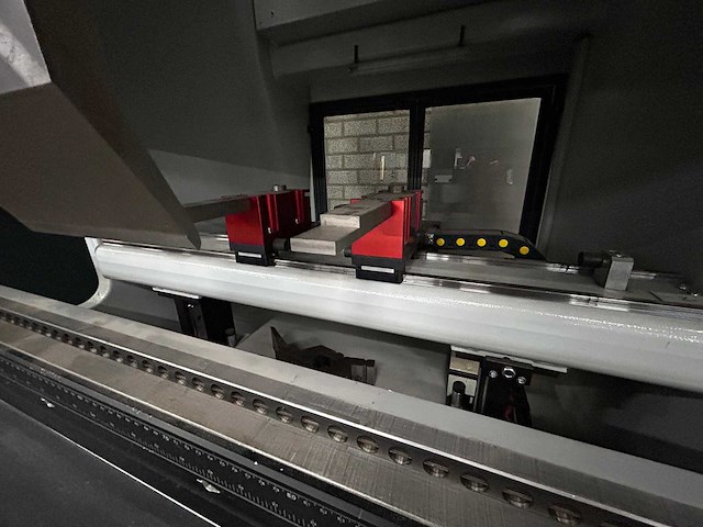 Warcom - 2023 - logica 60-1250 - cnc-servo-elektrische kantbank - afbeelding 8 van  11