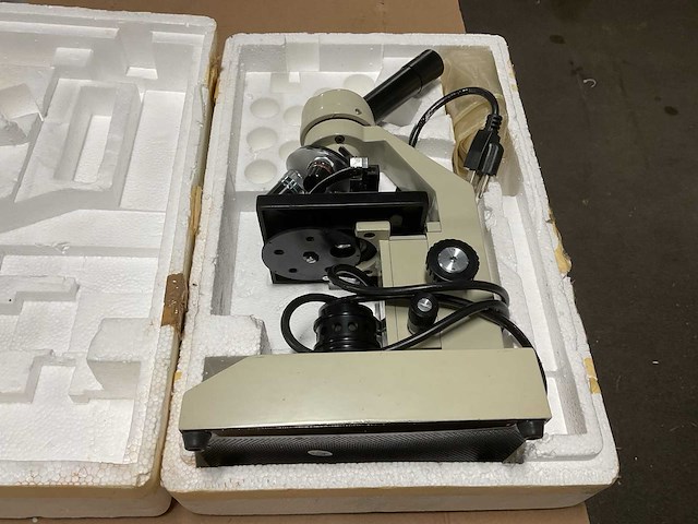 Ward’s microscope - afbeelding 8 van  10