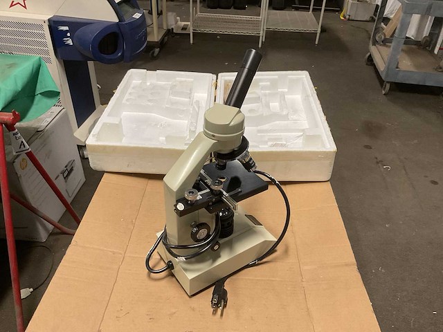 Ward’s microscope - afbeelding 5 van  10
