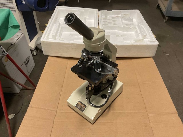 Ward’s microscope - afbeelding 1 van  10