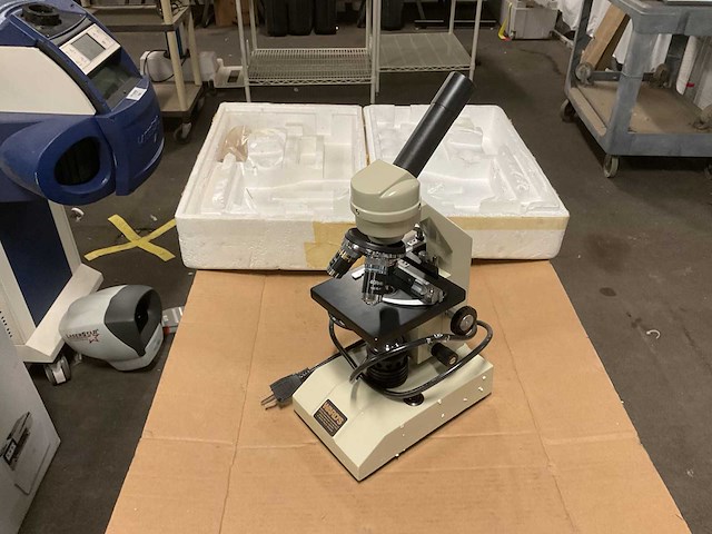 Ward’s microscope - afbeelding 1 van  10
