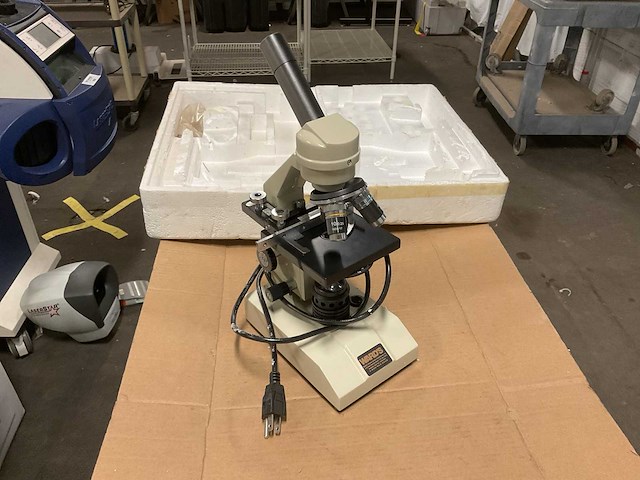 Ward’s microscope - afbeelding 3 van  10