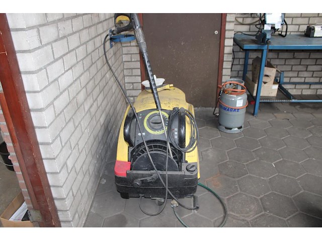 Warmwater hogedrukreiniger karcher met dieselverwarming hds 558c eco. - afbeelding 1 van  2