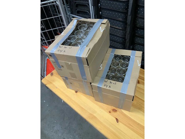 Warsteiner - 0.3l - beerglass on food (72x) - afbeelding 5 van  5