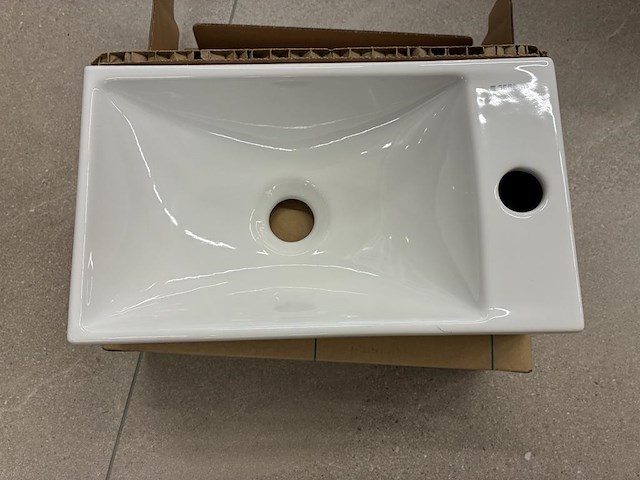 Wasbak geberit met afmeting 40 x 23 x 11 cm. - afbeelding 2 van  3