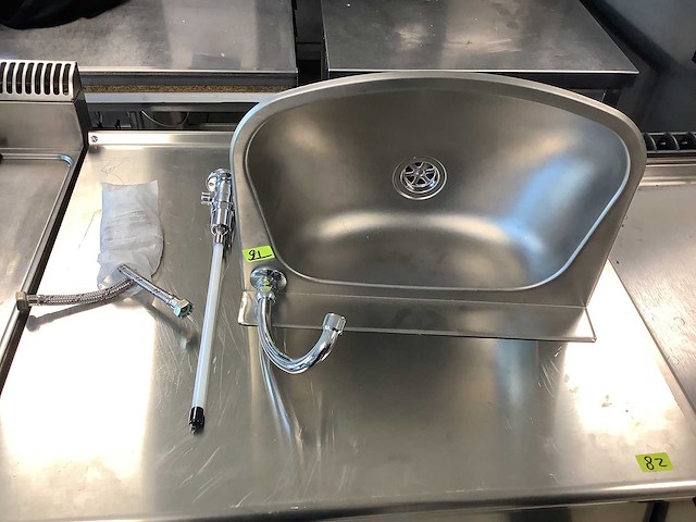 Wasbak met kniebediening - afbeelding 1 van  3