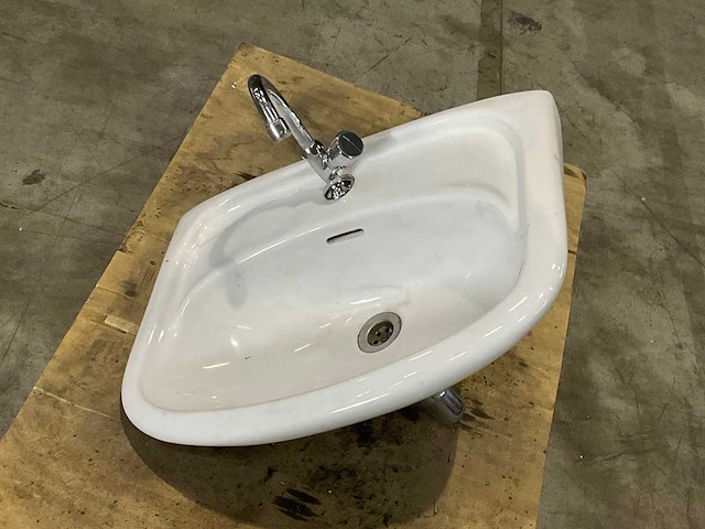 Wasbak met kraan - afbeelding 4 van  5