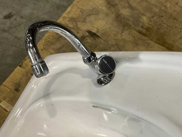 Wasbak met kraan - afbeelding 5 van  5