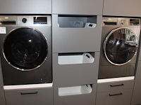 Wascombinatie bestaande uit wasmachine beko b300 b3wt58410m2 en condens droogmachine beko b300 b3t6823m2. n... onderdeel van combinatiekavel combinatie van luxe was- / kledingwand nolte met met wascombinatie beko. kavel is combinatiekavel van de kavels c010 en c011.