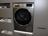 Wascombinatie bestaande uit wasmachine beko b300 b3wt58410m2 en condens droogmachine beko b300 b3t6823m2. n... onderdeel van combinatiekavel combinatie van luxe was- / kledingwand nolte met met wascombinatie beko. kavel is combinatiekavel van de kavels c010 en c011. - afbeelding 4 van  6