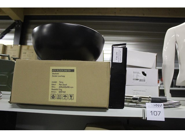Waskom atm nederland zwart type terra afm. 400 x 400 x 155 mm met wastafelkraan type clou 250 - afbeelding 1 van  3