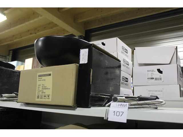 Waskom atm nederland zwart type terra afm. 400 x 400 x 155 mm met wastafelkraan type clou 250 - afbeelding 2 van  3