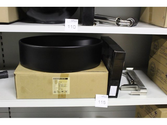 Waskom atm nederland zwart type varo afm. 505 x 305 x 140 mm met wastafelkraan type clou 255 - afbeelding 1 van  3
