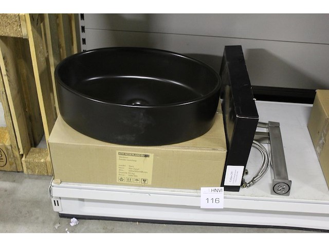 Waskom atm nederland zwart type varo afm. 505 x 305 x 140 mm met wastafelkraan type clou 255 - afbeelding 1 van  3