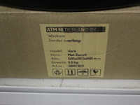 Waskom atm nederland zwart type varo afm. 505 x 305 x 140 mm met wastafelkraan type clou 255 - afbeelding 3 van  4