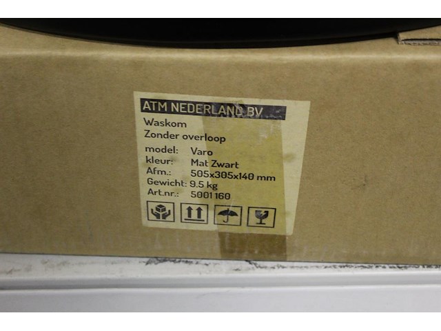 Waskom atm nederland zwart type varo afm. 505 x 305 x 140 mm met wastafelkraan type clou 255 - afbeelding 3 van  4