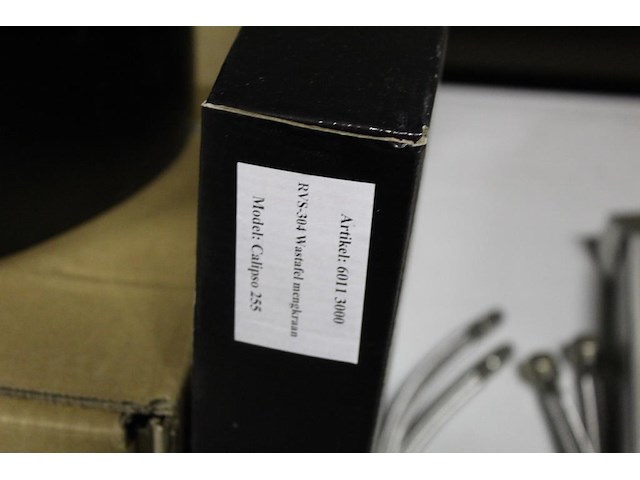 Waskom atm nederland zwart type varo afm. 505 x 305 x 140 mm met wastafelkraan type clou 255 - afbeelding 4 van  4