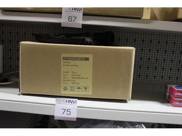 Waskom mat zwart atm nederland model terra. afm. 400 x 400 x 155 mm met wastafelkraan clou 350 - afbeelding 1 van  2