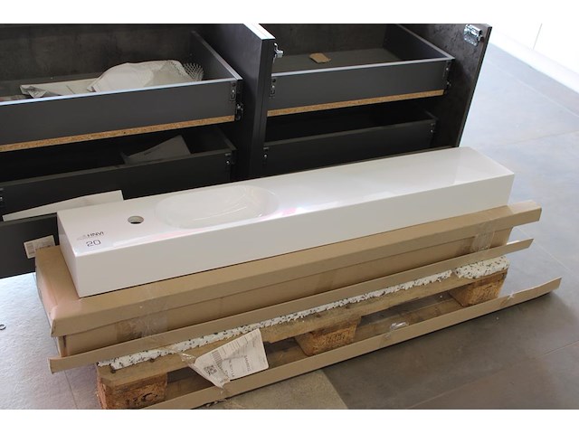 Waskom met kraangat en afmeting 120 x 20 x 10 cm. - afbeelding 1 van  2