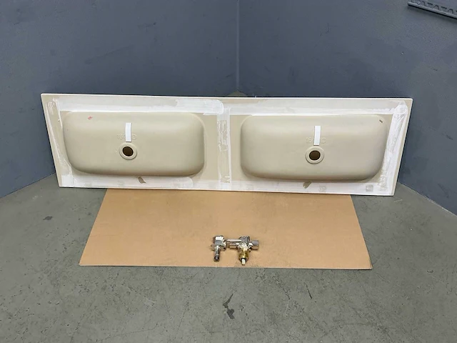 Wastafel 160 cm - afbeelding 7 van  7