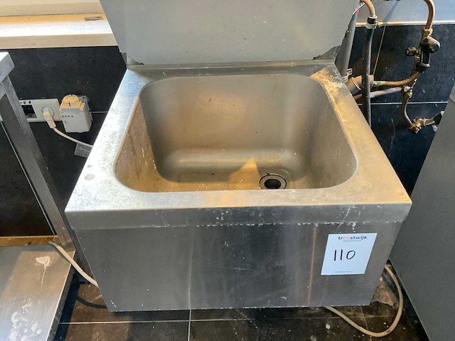 Wastafel met boiler - afbeelding 4 van  7