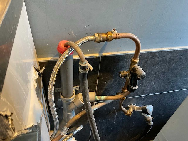 Wastafel met boiler - afbeelding 6 van  7