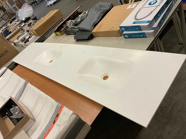 Wastafelblad solid surface 270x50 cm - afbeelding 1 van  4