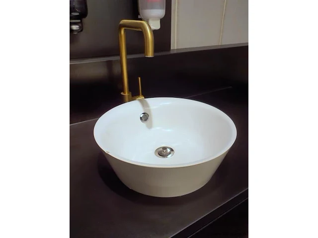 Wastafelmeubel met wasbak, kraan & inbouw stopcontacten - afbeelding 2 van  6