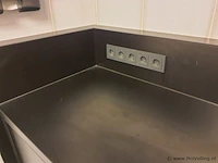 Wastafelmeubel met wasbak, kraan & inbouw stopcontacten - afbeelding 3 van  6