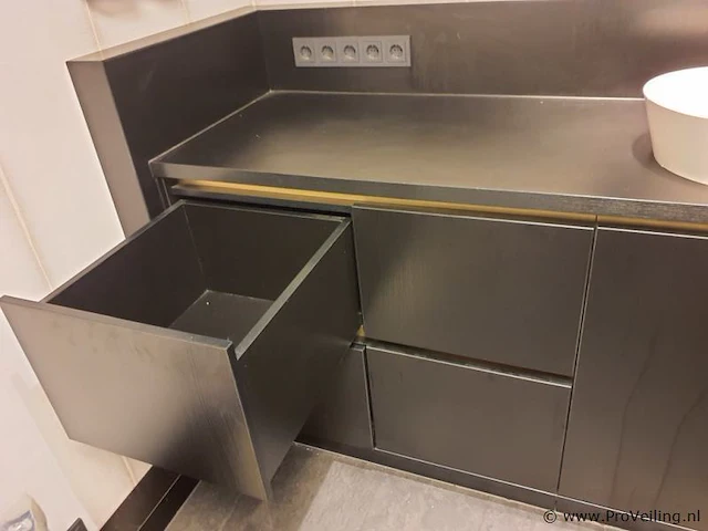 Wastafelmeubel met wasbak, kraan & inbouw stopcontacten - afbeelding 4 van  6