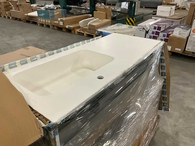 Wastafelopstelling op pallet - afbeelding 2 van  3