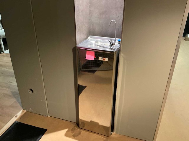 Wastafels + spiegels (4x) - afbeelding 5 van  5