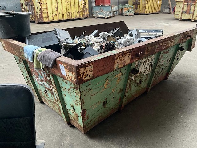 Waste containers - afbeelding 1 van  9