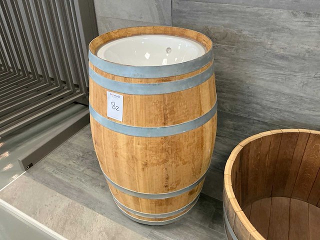 Wastobbe en wijnvatwastafel - afbeelding 2 van  4