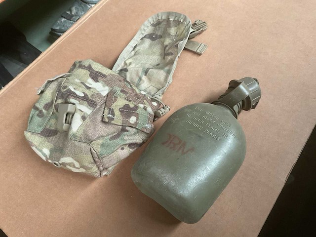 Water bottle with pouch (4x) - afbeelding 1 van  3