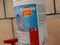 Waterbehandelingsproducten summerfun w.o. ph minus, ph plus. totaal ruim 175 bussen in zes tassen en twee s... - afbeelding 3 van  3