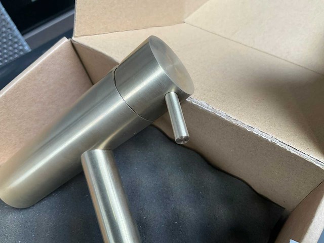 Waterevolution flow brushed light gold wastafelkranen pvd - afbeelding 3 van  5