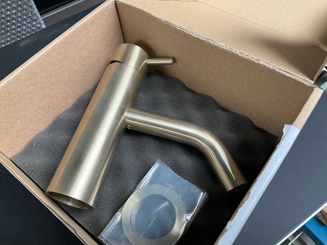 Waterevolution flow brushed light gold wastafelkranen pvd - afbeelding 2 van  5