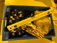 Waterpassen in plastic krat - afbeelding 2 van  5